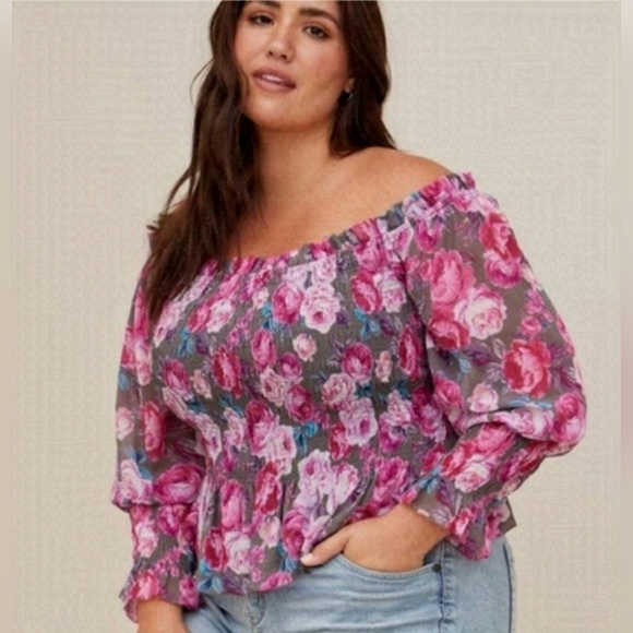 Torrid Crinkle Chiffon Smocked Waist Off-Shoulder Crop Top Floral Pink Sz 3 - Picture 1 of 11